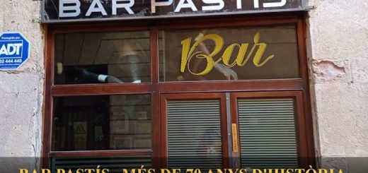 Bares con ambiente festivo en el Raval de Barcelona