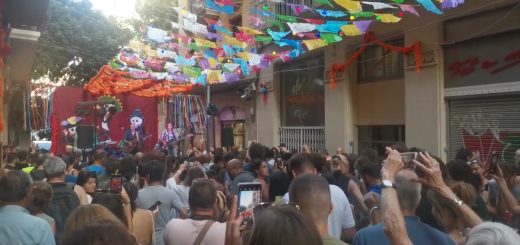 Bares con música y ambiente festivo en Gràcia Barcelona